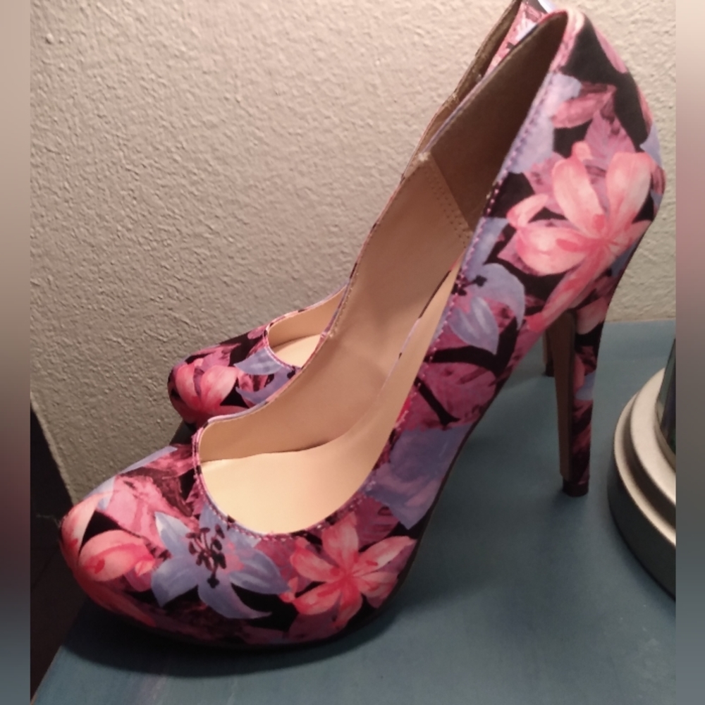 Michael Antonio Floral Heels